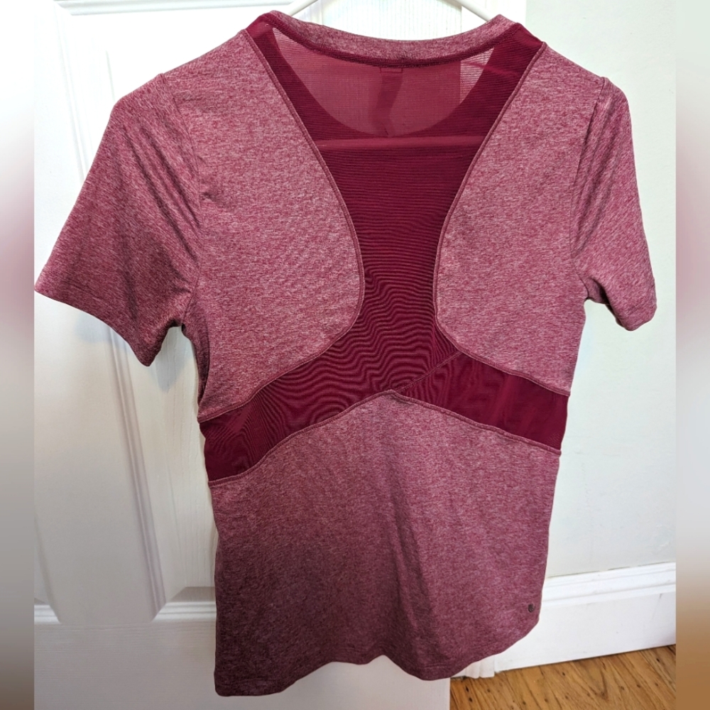 Lole maroon workout top, size Small